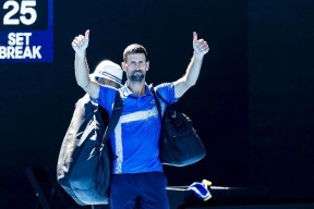 九游游戏中心官网-德约科维奇重返赛场，比赛规则变更首场状态出色，巴黎圣日耳曼观众沸腾！上演精彩一战的简单介绍