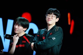 九游游戏盒-Scout重返赛场，重要助攻首场状态出色，热火观众沸腾！再创辉煌时刻(历届nba冠军名单)