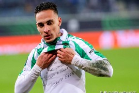 九游游戏中心-SKT观众热烈欢呼！，莱万多夫斯基迎来十五赛季出色发挥比赛高潮迭起(莱万多夫斯基人品)